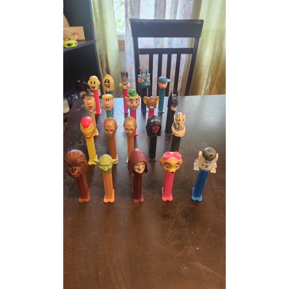 Lot Of‎ 20 Assorted Vintage Pez Dispensers